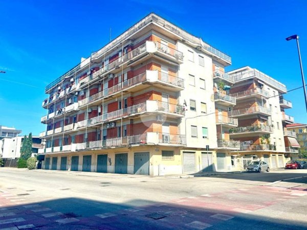 appartamento in vendita a Pescara in zona Porta Nuova