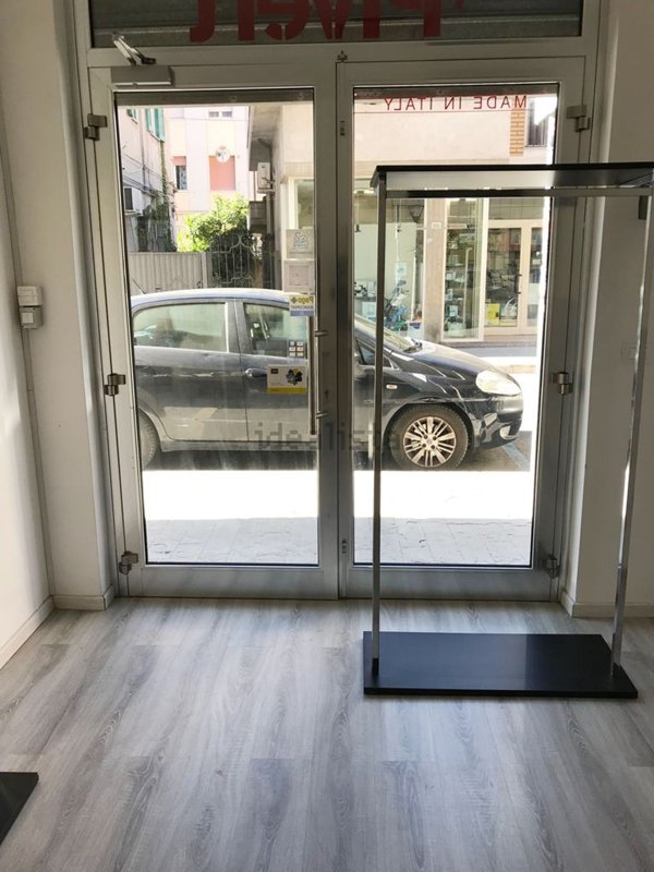locale commerciale in vendita a Pescara in zona Centro Città