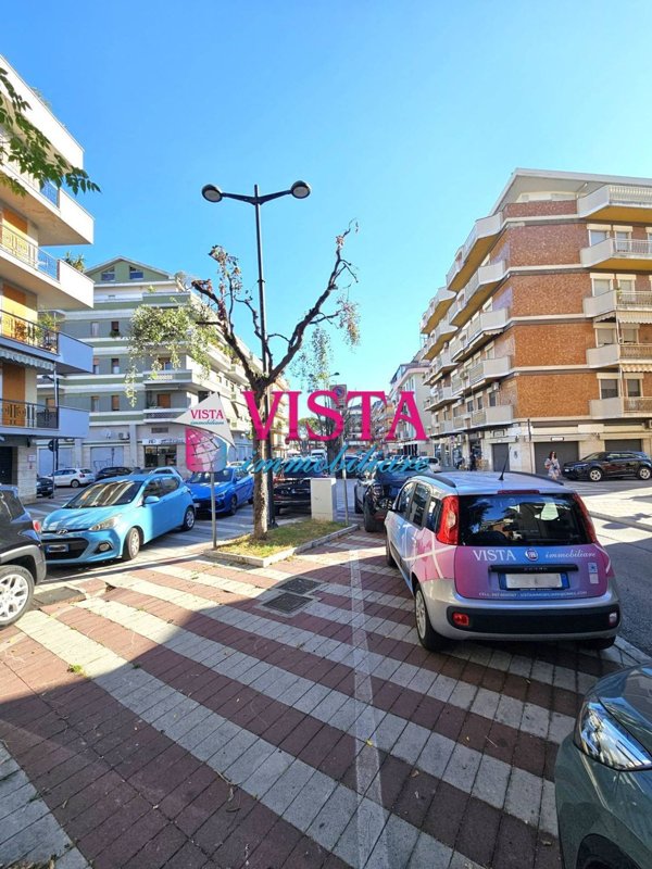 locale commerciale in vendita a Pescara