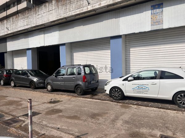 locale commerciale in vendita a Pescara in zona Ospedale