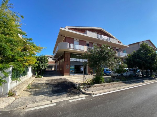 locale commerciale in vendita a Pescara in zona Fontanelle