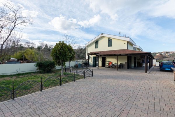 casa indipendente in vendita a Pescara