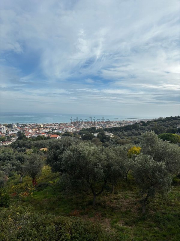 casa indipendente in vendita a Pescara in zona Centro Città