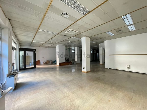 locale commerciale in vendita a Pescara in zona Porta Nuova