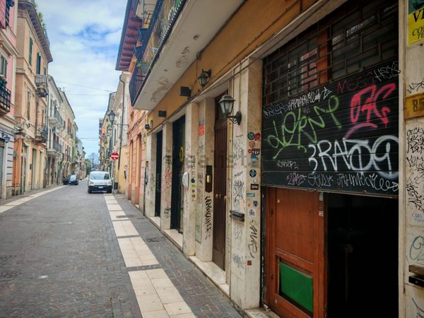 locale commerciale in vendita a Pescara