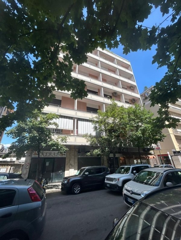 negozio in vendita a Pescara in zona Centro Città