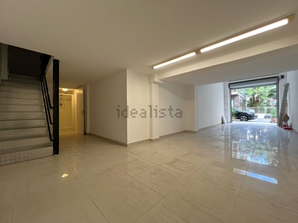 locale commerciale in vendita a Pescara