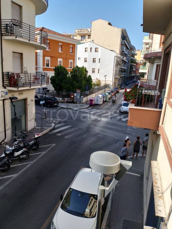 negozio in vendita a Pescara in zona Centro Città