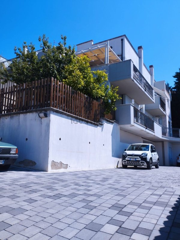 appartamento in vendita a Pescara in zona Colle Scorrano