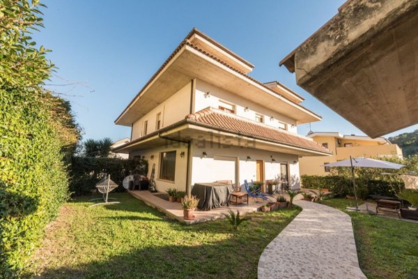 casa indipendente in vendita a Pescara
