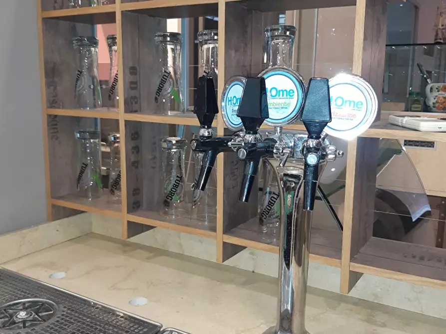 negozio in vendita a Pescara in zona Porta Nuova