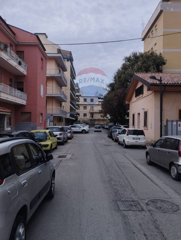 locale commerciale in vendita a Pescara