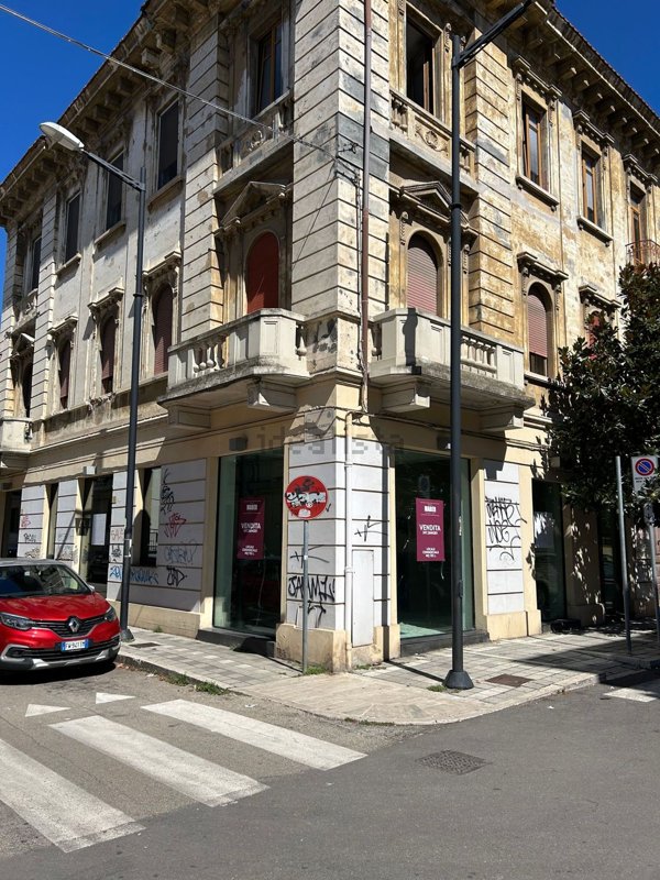 locale commerciale in vendita a Pescara in zona Porta Nuova