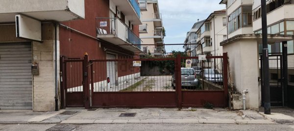 locale di sgombero in vendita a Pescara