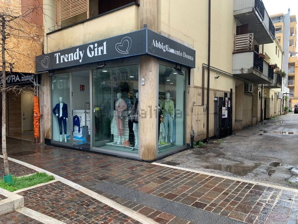 locale commerciale in vendita a Pescara