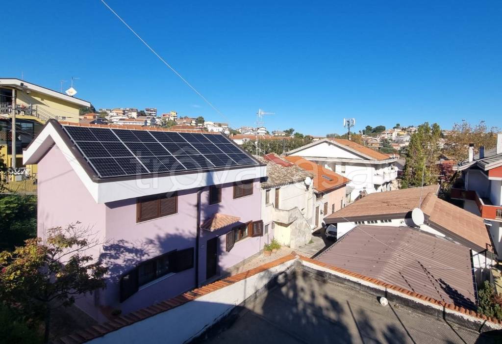 casa indipendente in vendita a Pescara in zona Colle Innamorati