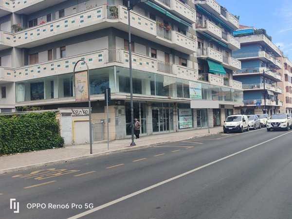 locale commerciale in vendita a Pescara