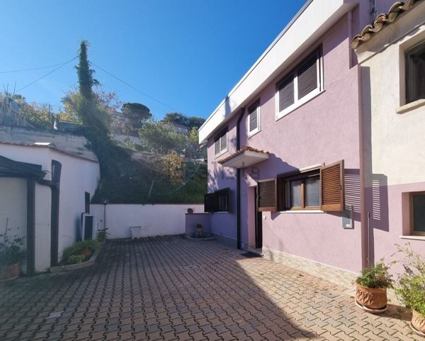 casa indipendente in vendita a Pescara in zona Colle Innamorati