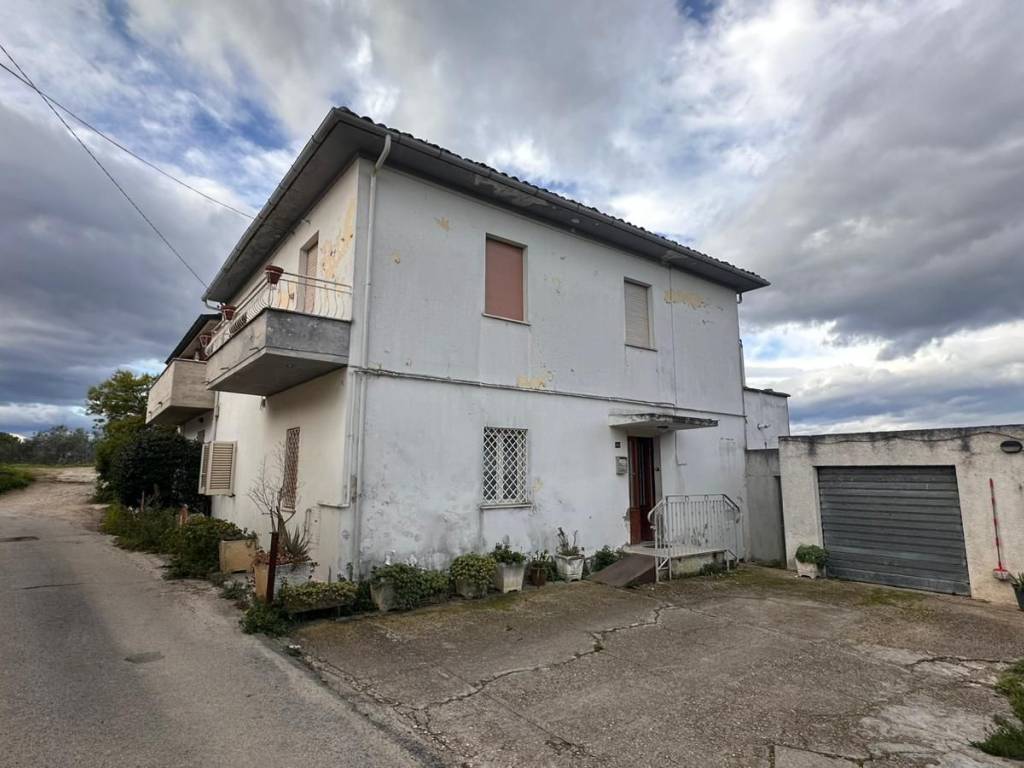 casa indipendente in vendita a Pescara in zona Ospedale