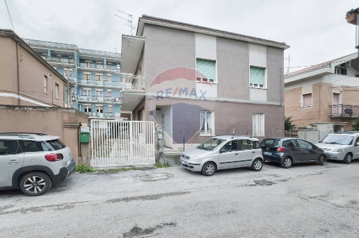 casa indipendente in vendita a Pescara in zona Ospedale