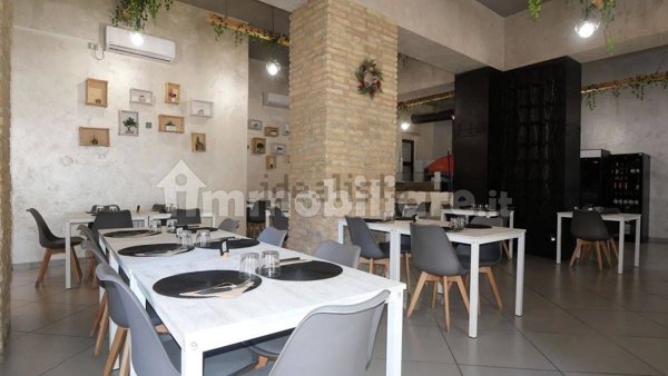 negozio in vendita a Pescara in zona Centro Città