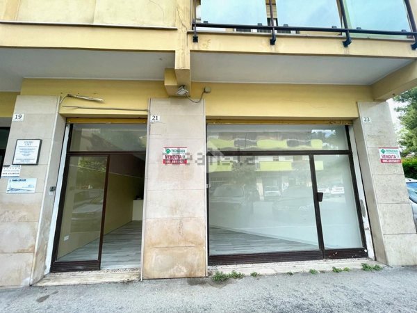 negozio in vendita a Pescara in zona Porta Nuova