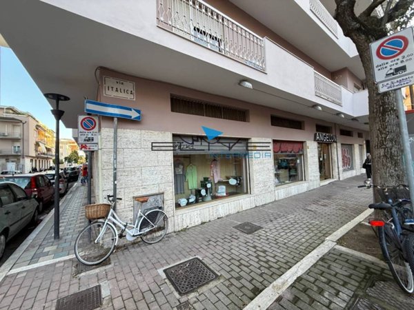 negozio in vendita a Pescara in zona Porta Nuova