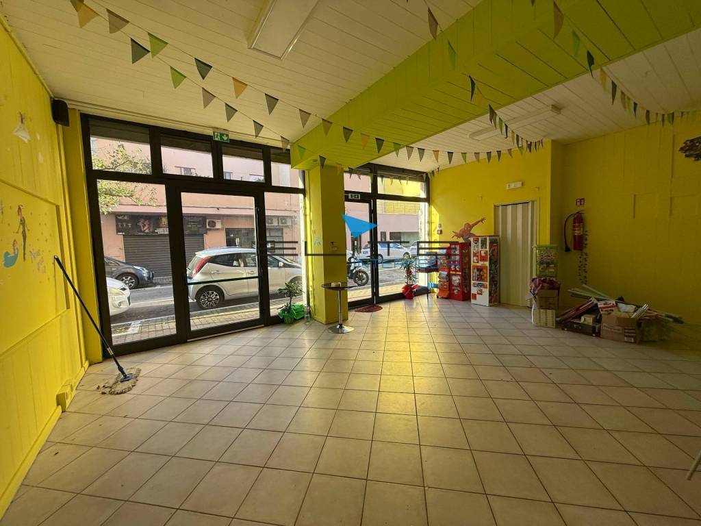 negozio in vendita a Pescara in zona Porta Nuova