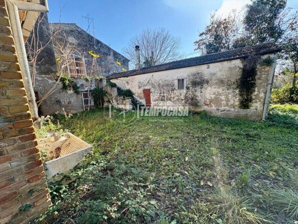 casale in vendita a Pescara in zona Ospedale