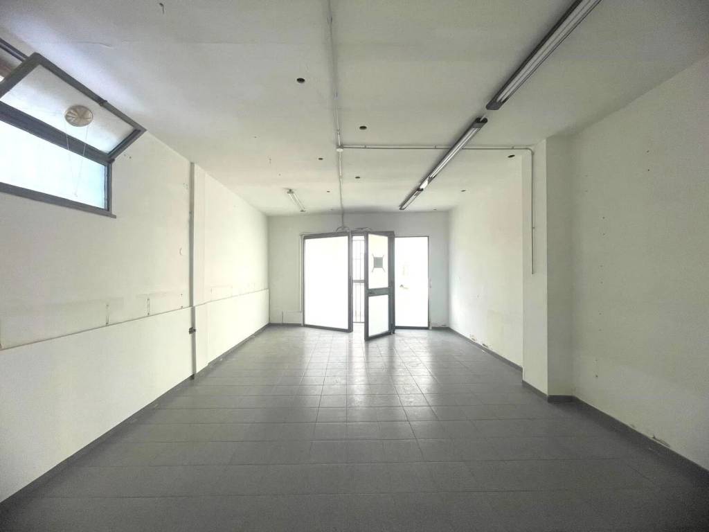 negozio in vendita a Pescara in zona Centro Città