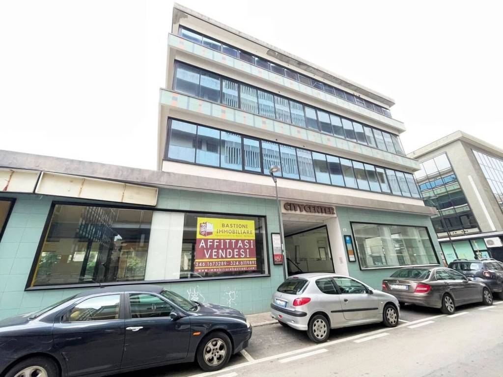 negozio in vendita a Pescara in zona Centro Città