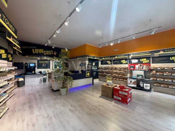 negozio in vendita a Pescara in zona Stadio