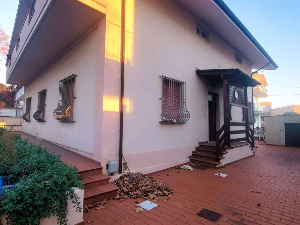 casa indipendente in vendita a Pescara in zona Ospedale