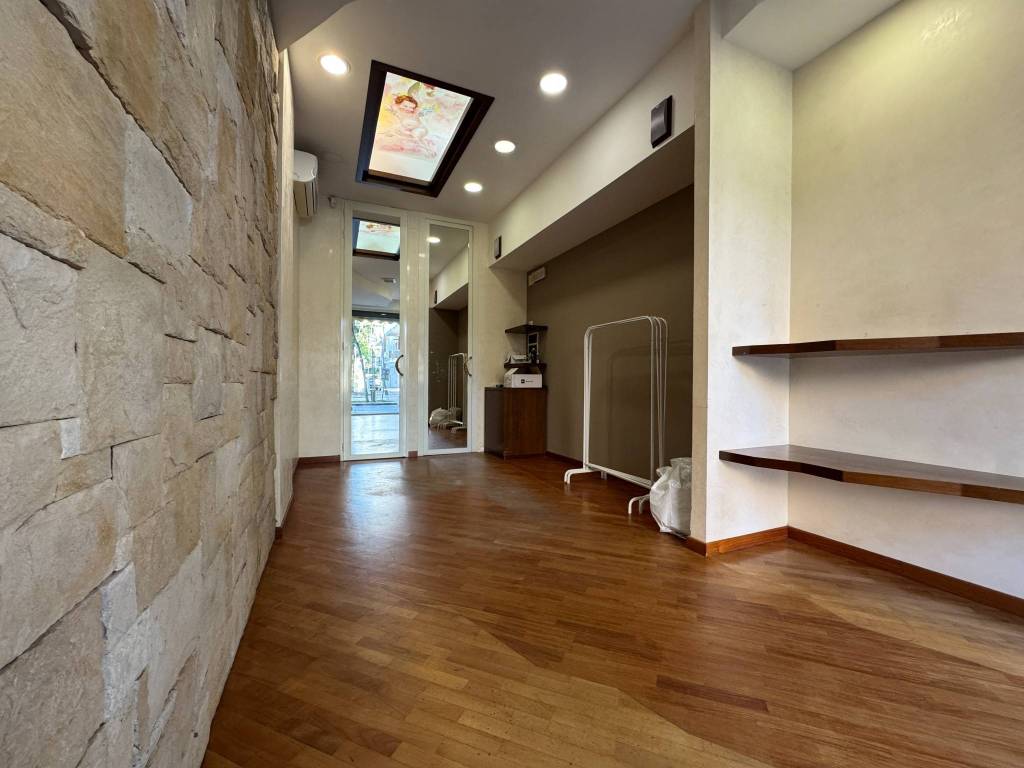 negozio in vendita a Pescara