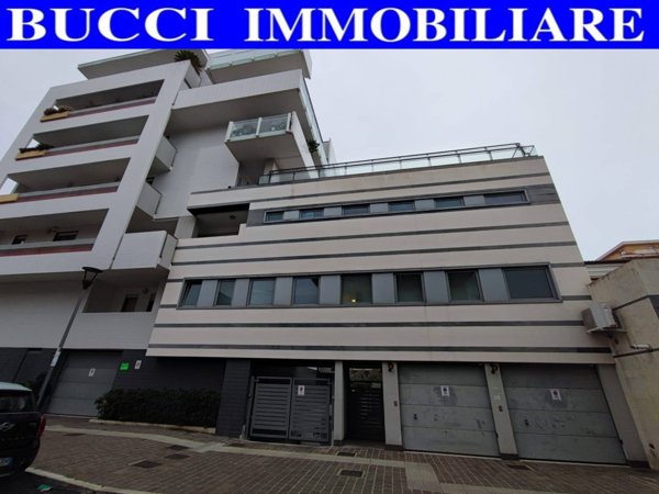 casa indipendente in vendita a Pescara in zona Centro Città