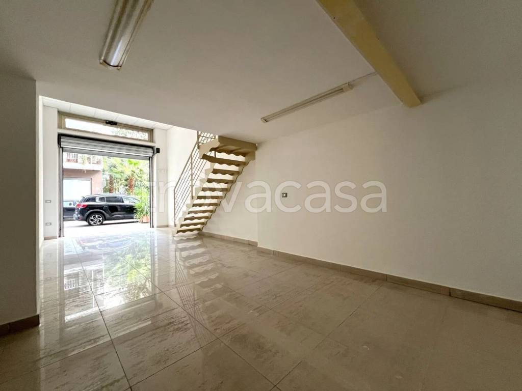 locale commerciale in vendita a Pescara in zona Duca degli Abruzzi