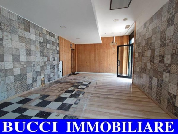 locale commerciale in vendita a Pescara in zona Castellammare