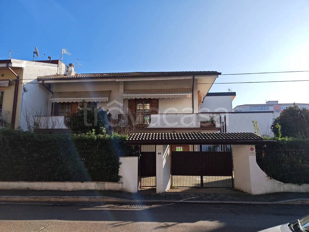 casa indipendente in vendita a Pescara in zona Stadio