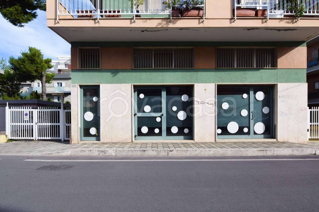 negozio in vendita a Pescara in zona Porta Nuova