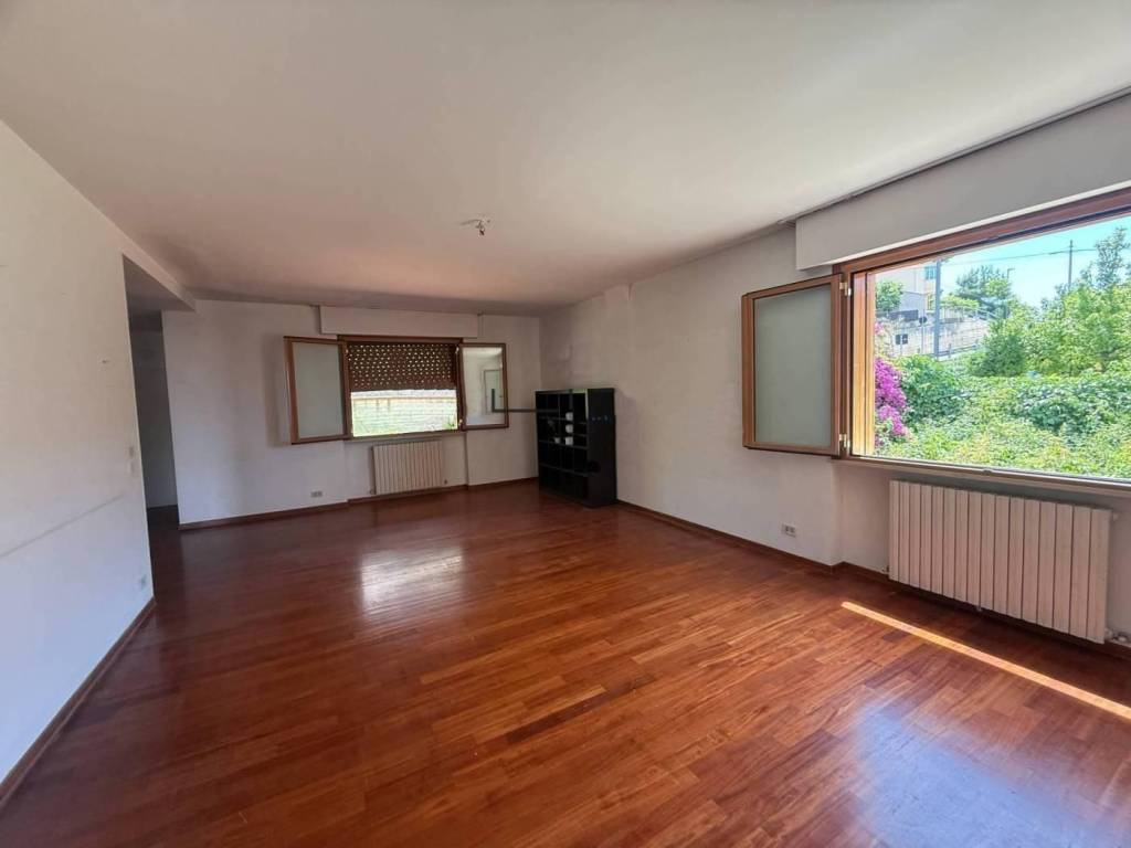 casa indipendente in vendita a Pescara in zona Ospedale