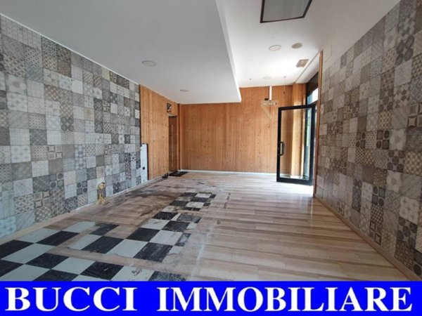 negozio in vendita a Pescara in zona Santa Filomena