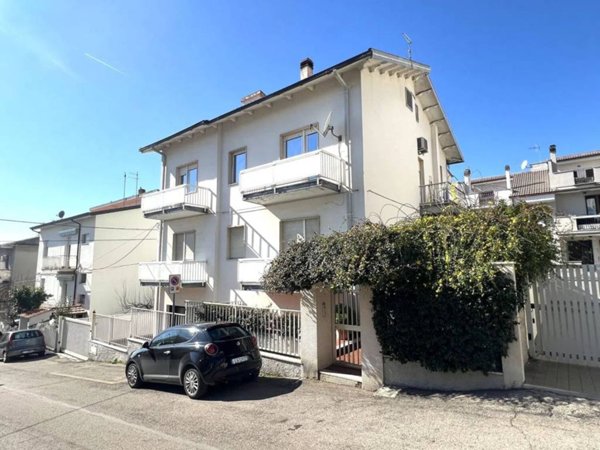 intera palazzina in vendita a Pescara in zona Ospedale