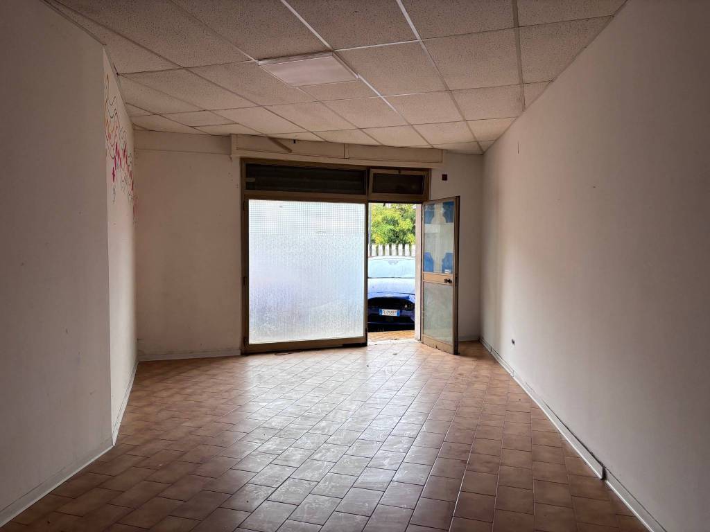 negozio in vendita a Pescara in zona Ospedale