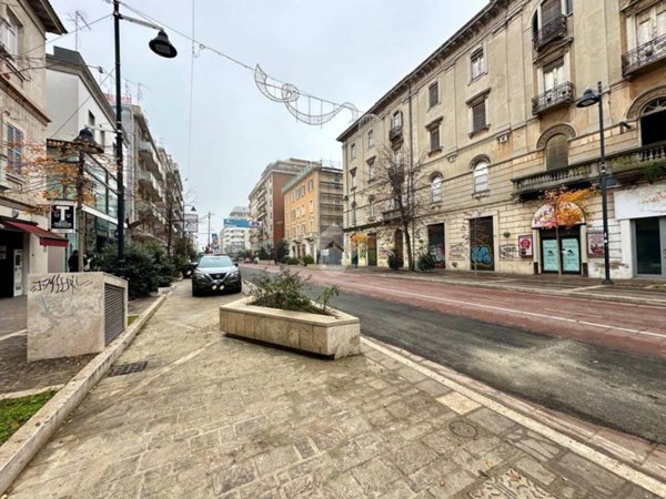 negozio in vendita a Pescara in zona Centro Città