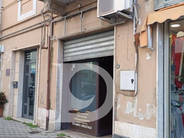 locale commerciale in vendita a Pescara in zona Porta Nuova