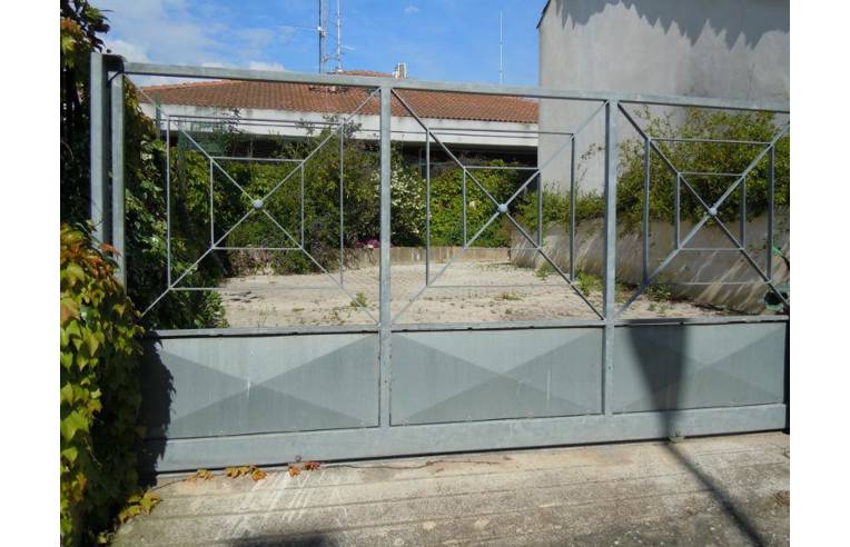 casa indipendente in vendita a Pescara in zona Centro Città