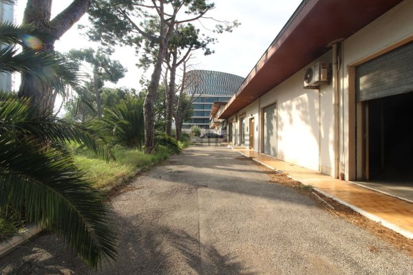 locale commerciale in vendita a Pescara in zona Porta Nuova