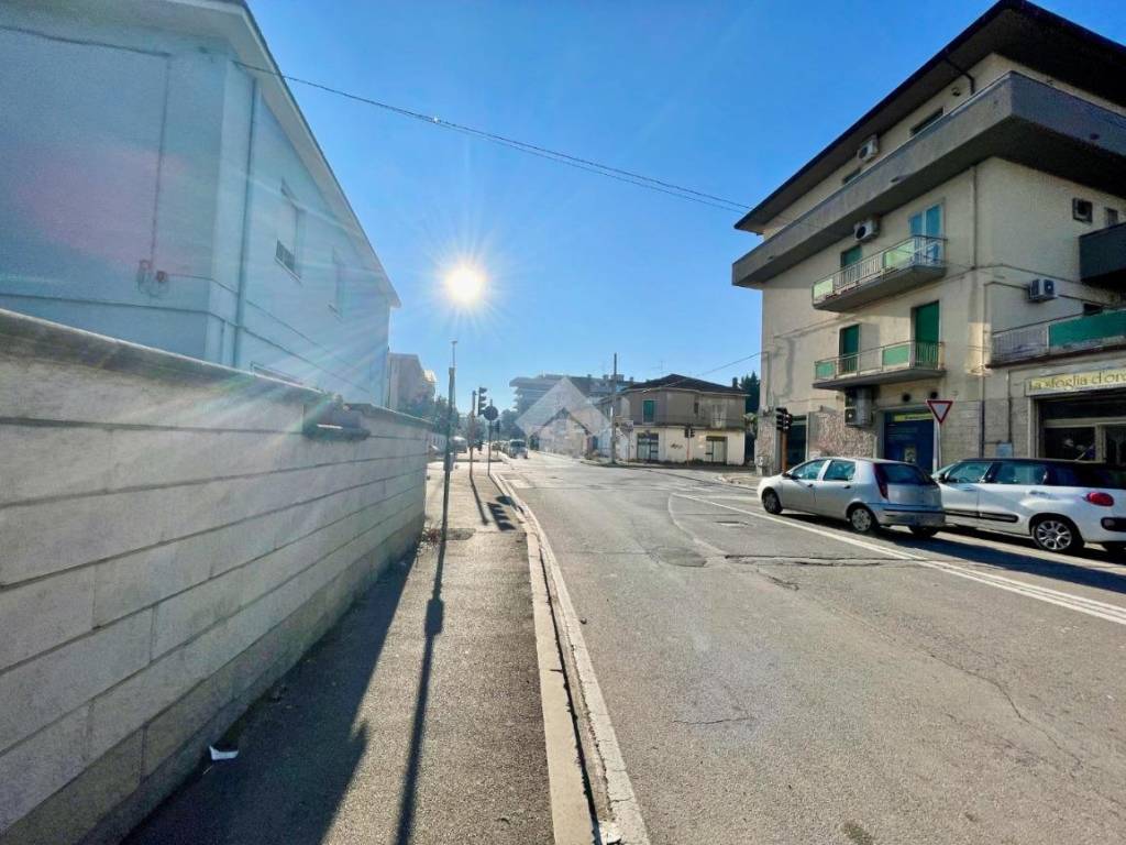 negozio in vendita a Pescara in zona Fontanelle