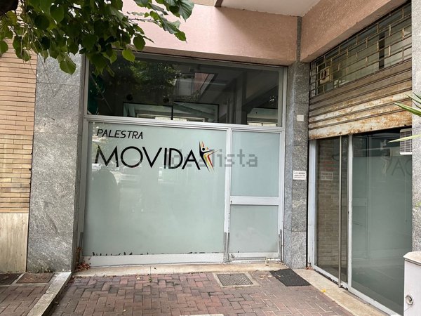 locale commerciale in vendita a Pescara