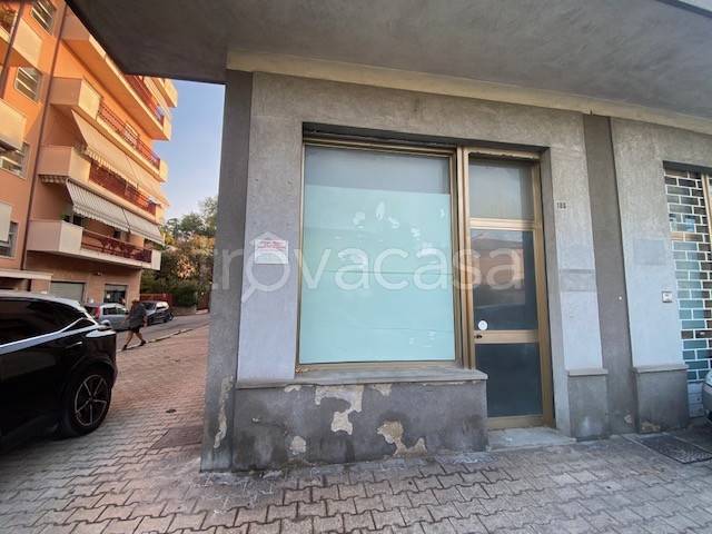 negozio in vendita a Pescara